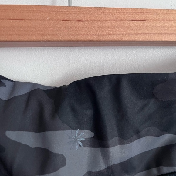 Athleta Camo Contender 7/8 Tight Leggings
Camouflage Yoga Pants Black L - Picture 7 of 10